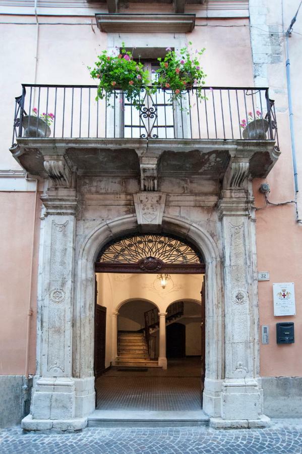 Palazzo Salini - Appartamento Familiare Sulmona Luaran gambar